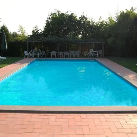 Sleeps 8 Pool Wifi Vila