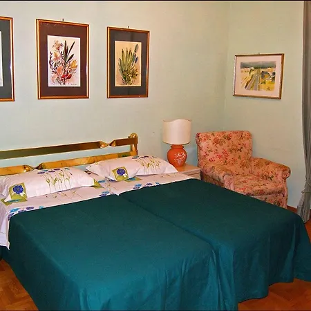 Sleeps 8 Pool Wifi Vila